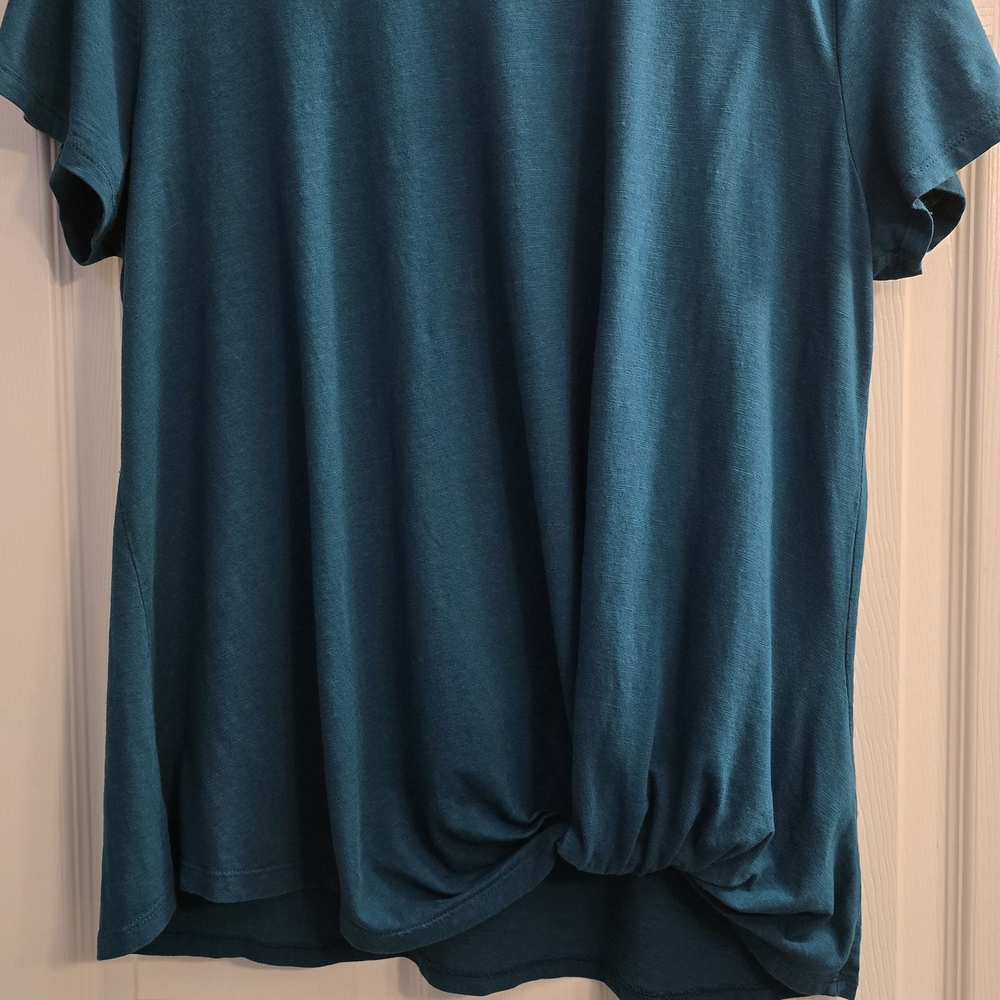 Maurices Teal Short Sleeve Top Wirh Knot Hem. XXL - Picture 2 of 8